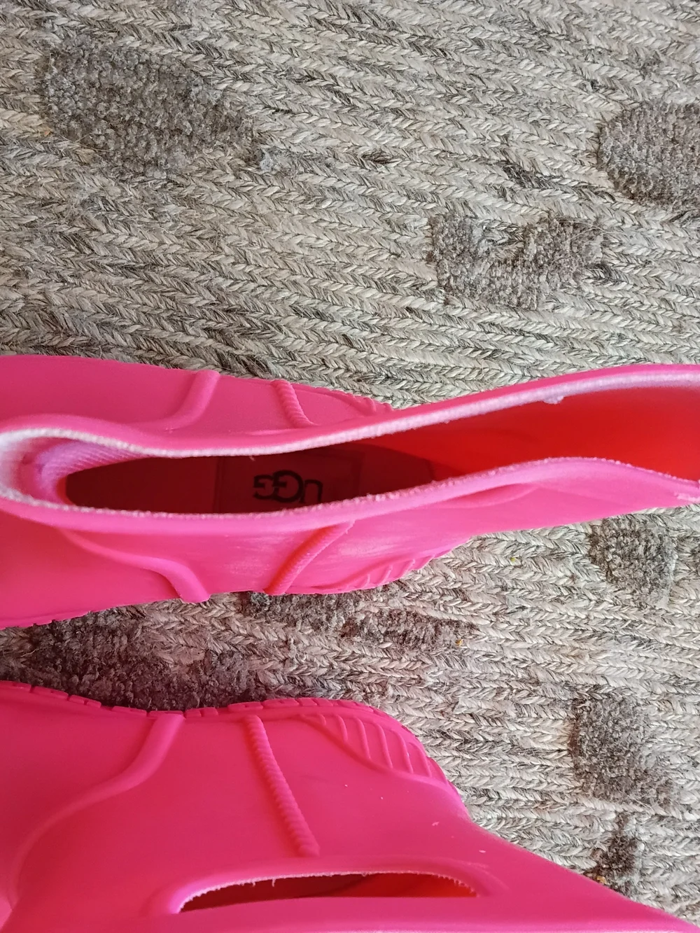 UGG Drizlita Girls Vibrant Hot Pink Waterproof Rain Boots (Neon Pink, Size 11)